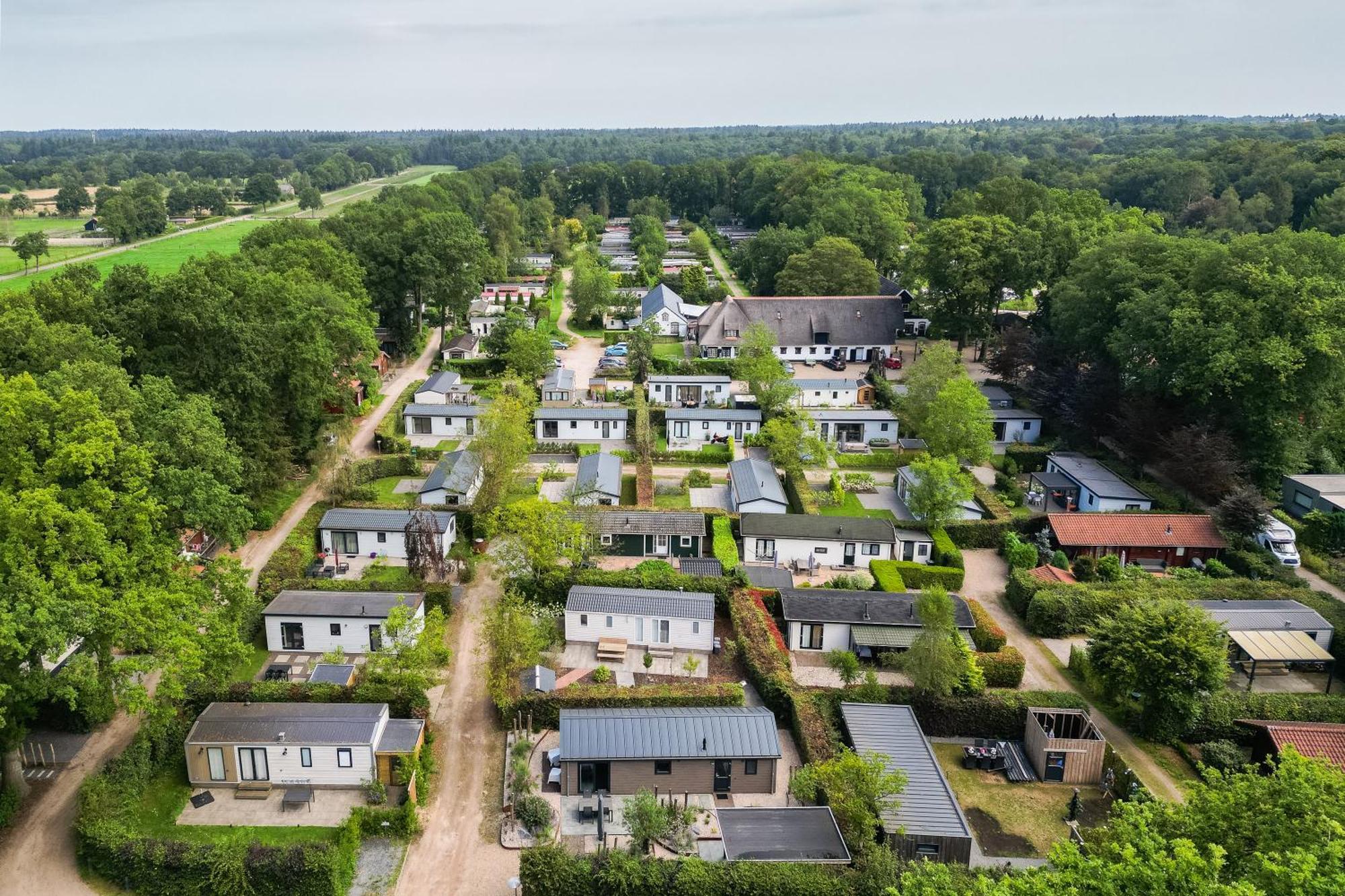 Modern Ingericht Chalet Op Groen Park Op De Veluwe Epe Bagian luar foto
